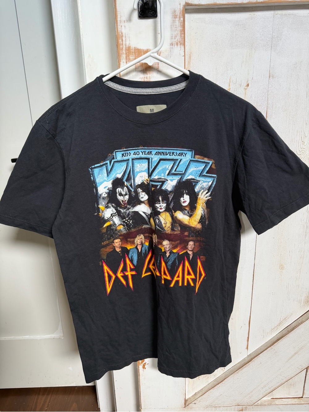 2014 Kiss and Def Leppard Short Sleeve concert Band Tee with Multicolor Graphic